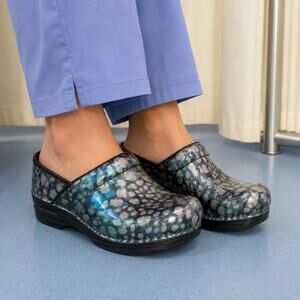 Dansko Camo Patent Leather Clogs EU 38 Blue Green Nurse Comfort Work Shoes GUC
